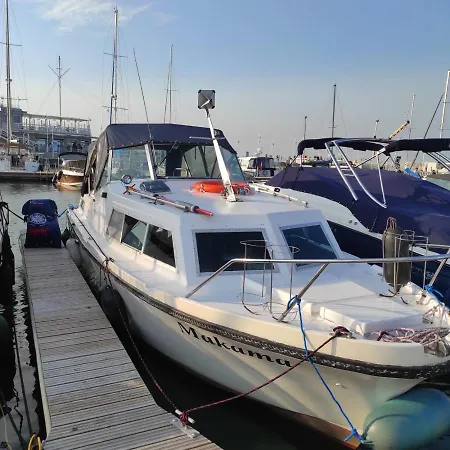 Na Jachcie, Gdansk, Trojmiasto, House Boat, Dom Na Wodzie, 2 Cabin, Goracy Prysznic Hot Shower, Wc, Rejs Gratis, Free Cruise Included