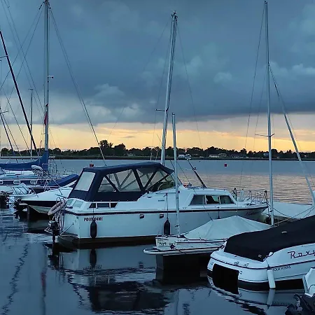 Na Jachcie, Gdansk, Trojmiasto, House Boat, Dom Na Wodzie, 2 Cabin, Goracy Prysznic Hot Shower, Wc, Rejs Gratis, Free Cruise Included 보트호텔