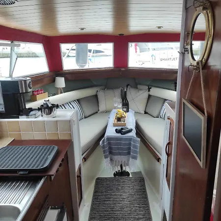 Na Jachcie, Gdansk, Trojmiasto, House Boat, Dom Na Wodzie, 2 Cabin, Goracy Prysznic Hot Shower, Wc, Rejs Gratis, Free Cruise Included 보트호텔 *