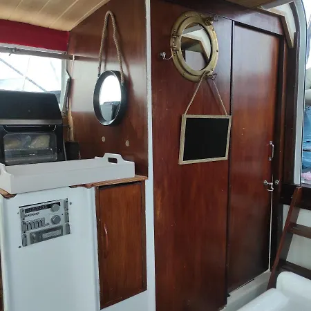 Na Jachcie, Gdansk, Trojmiasto, House Boat, Dom Na Wodzie, 2 Cabin, Goracy Prysznic Hot Shower, Wc, Rejs Gratis, Free Cruise Included