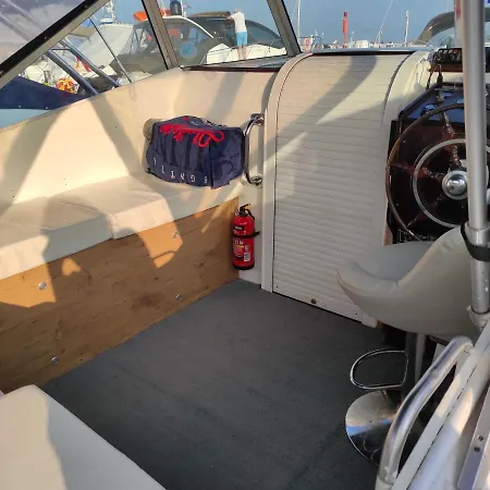 Na Jachcie, Gdansk, Trojmiasto, House Boat, Dom Na Wodzie, 2 Cabin, Goracy Prysznic Hot Shower, Wc, Rejs Gratis, Free Cruise Included 보트호텔