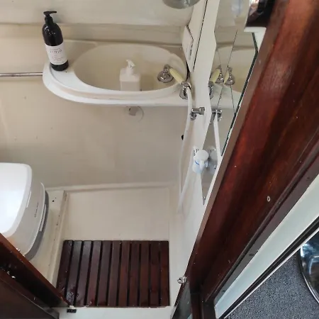 Na Jachcie, Gdansk, Trojmiasto, House Boat, Dom Na Wodzie, 2 Cabin, Goracy Prysznic Hot Shower, Wc, Rejs Gratis, Free Cruise Included